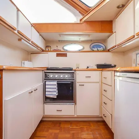 Botel Ocean Aquarius *