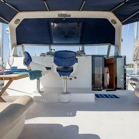 Botel Ocean Aquarius