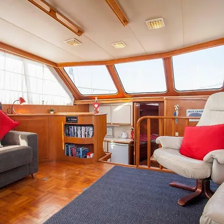 Ocean Aquarius Botel Valencia