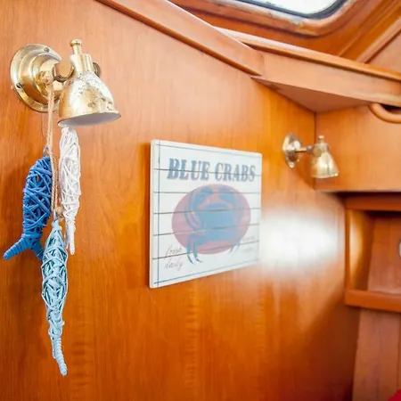 Botel Ocean Aquarius *