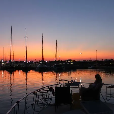 Botel Ocean Aquarius *